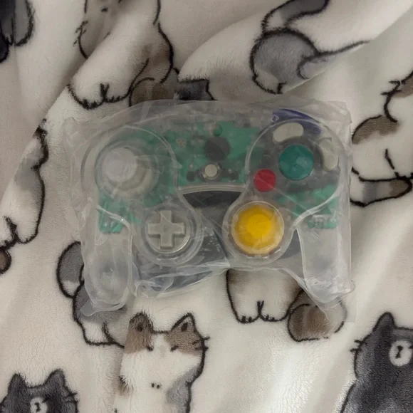 Transparent GameCube Controller - Picture 1 of 3